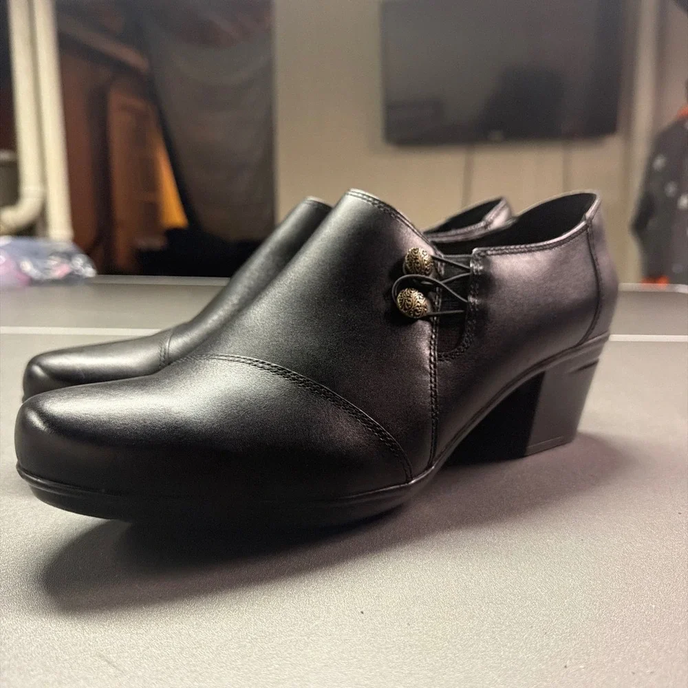 NWT Clarks Emslie Warren Black Leather Low Heel Ankle Booties Women's 12W Wide